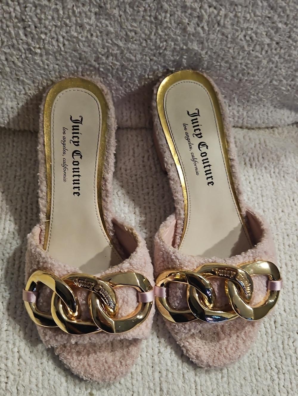 Juicy Couture Pink Fuzzy Slide Sandals with Gold Chain Accent 7.5 - Picture 2 of 4